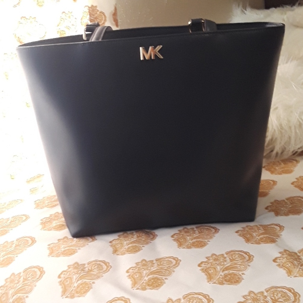 Flawless Michael Kors purse